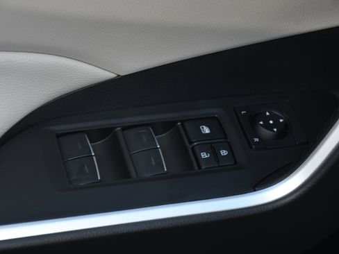 New 2025 Toyota RAV4 XLE image 6