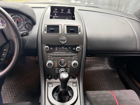 Used 2015 Aston Martin V8 Vantage GT RWD image 24