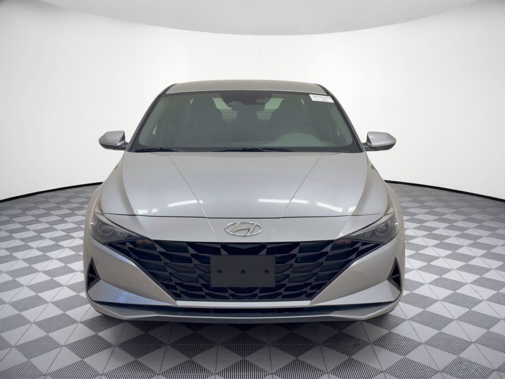 Used 2021 Hyundai Elantra SE FWD image 4