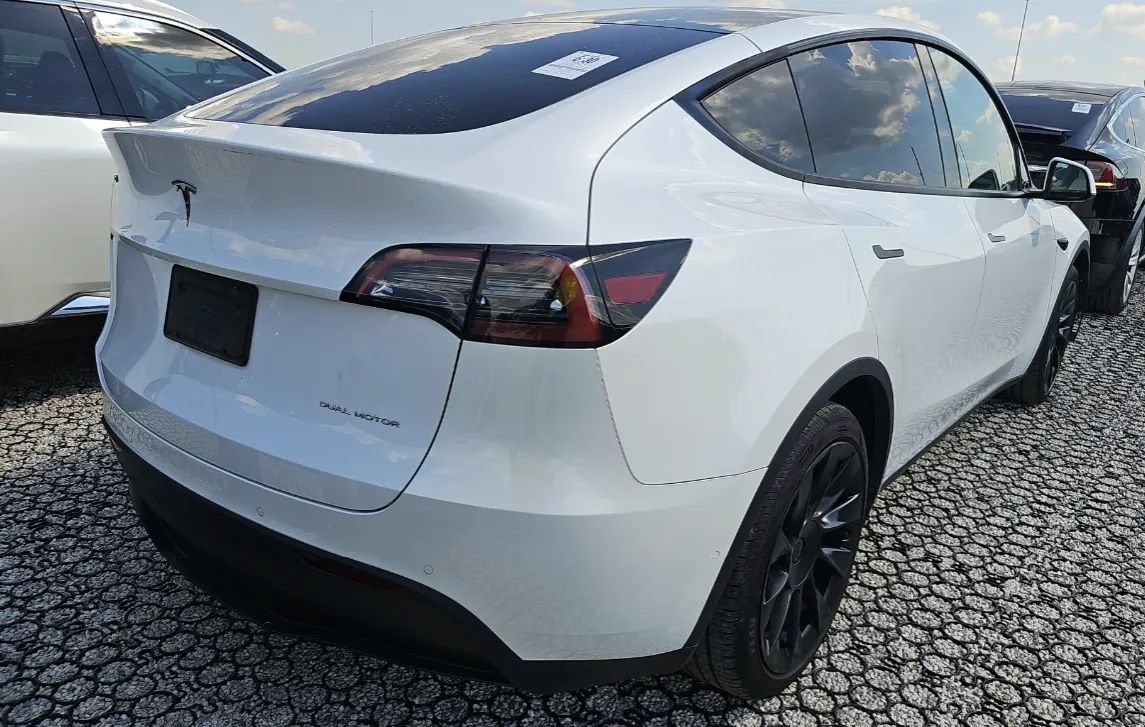 Used 2021 Tesla Model Y Long Range AWD/4WD image 3