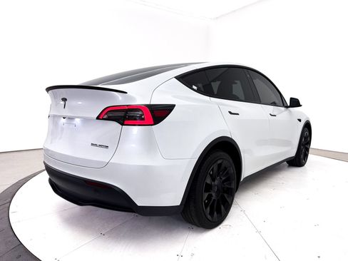 Used 2023 Tesla Model Y AWD image 18
