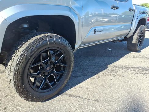 Used 2024 Toyota Tacoma SR w/ SR Upgrade Package AWD/4WD image 9