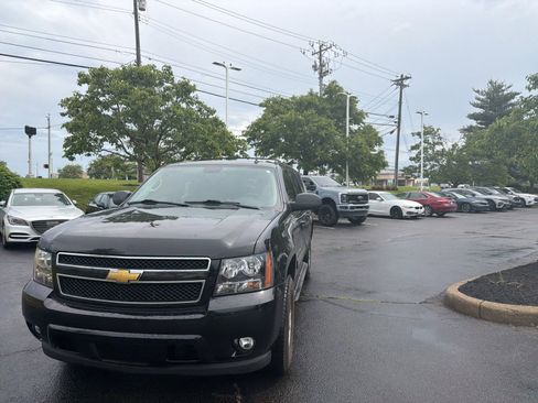 Used 2013 Chevrolet Suburban 2500 LT AWD/4WD image 4