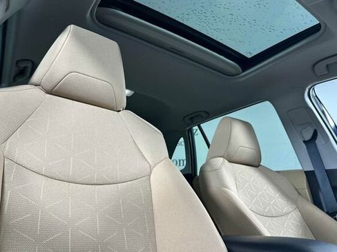 Used 2025 Toyota RAV4 XLE image 19