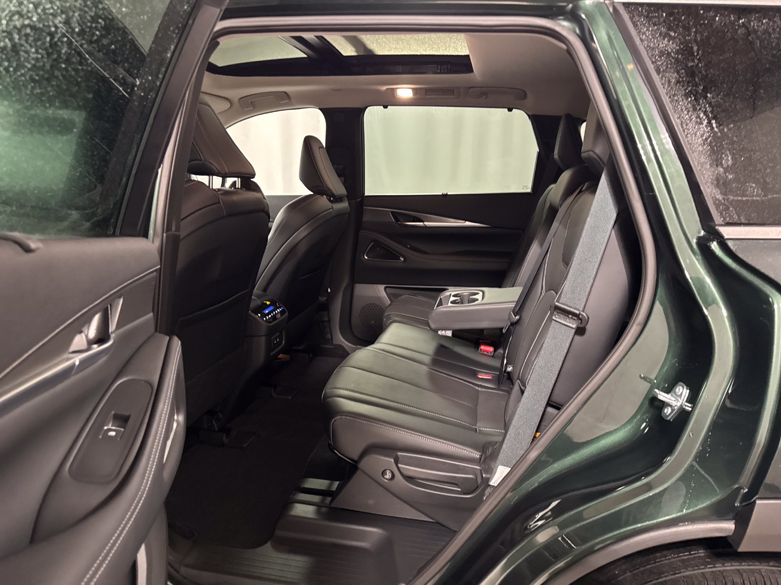 Certified 2026 INFINITI QX60 Luxe w/ Family Package AWD/4WD image 5
