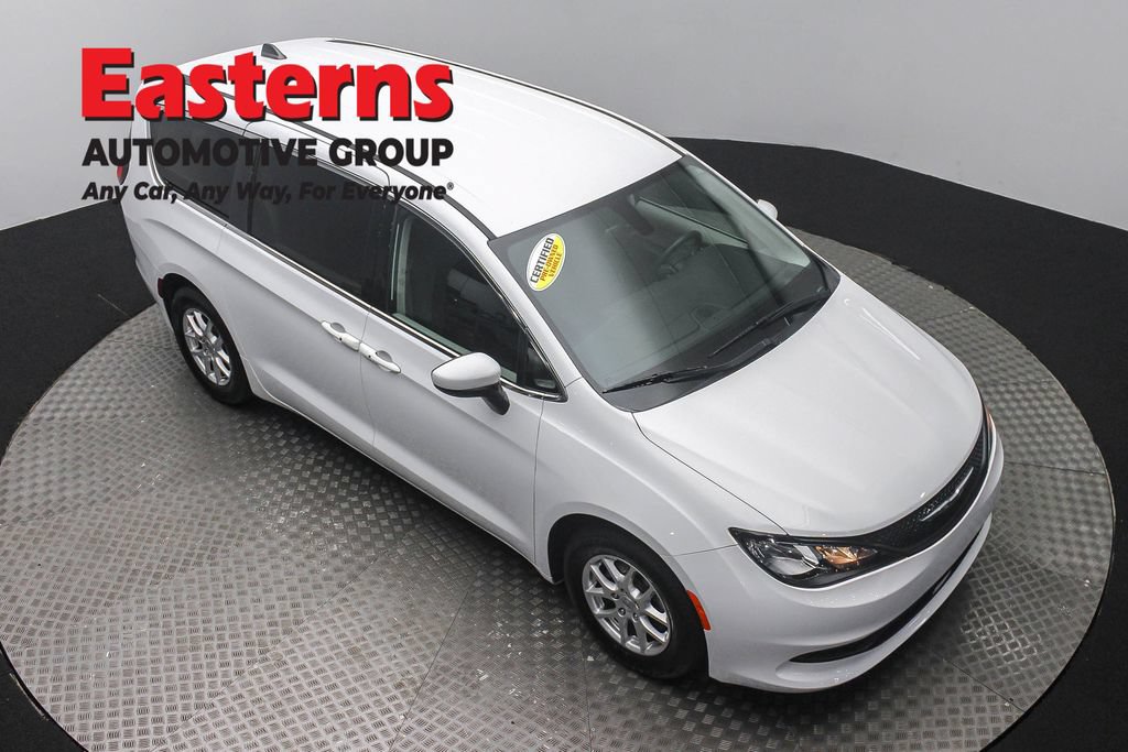Used 2022 Chrysler Voyager LX FWD image 5