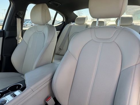 Used 2025 Genesis G70 2.5T image 10