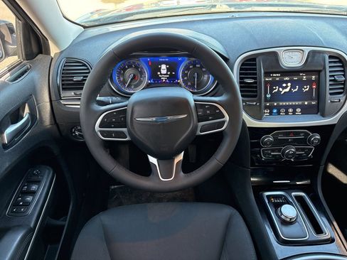 Used 2023 Chrysler 300 Touring w/ Sport Appearance Package image 10