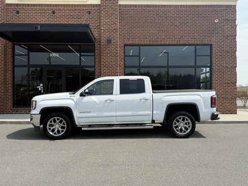 Used 2018 GMC Sierra 1500 SLT w/ SLT Premium Package image 3
