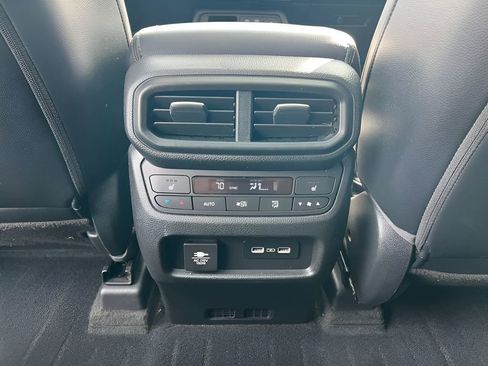 Used 2023 Honda Pilot Elite image 12