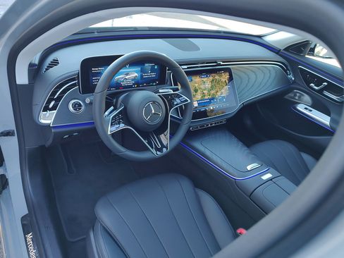 Used 2025 Mercedes-Benz E 350 Sedan image 38