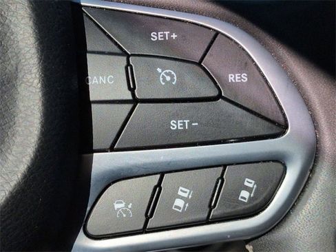 Used 2023 Chrysler Pacifica Touring-L image 20