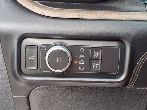 Used 2020 Ford Explorer Platinum w/ Premium Technology Package image 18