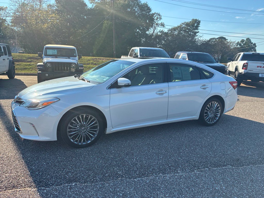 Used 2016 Toyota Avalon Limited w/ Toyota Safety Sense Package FWD image 4