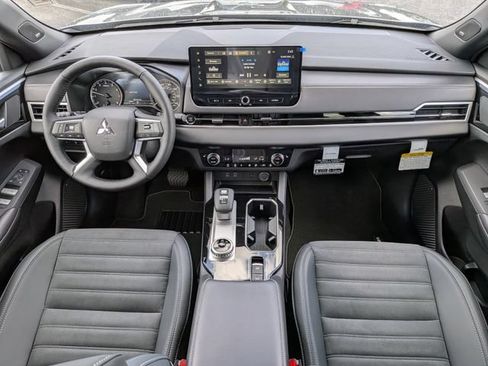 New 2026 Mitsubishi Outlander LE FWD image 13