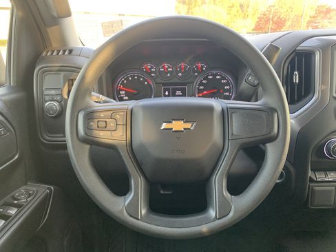 Used 2022 Chevrolet Silverado 1500 Custom image 18