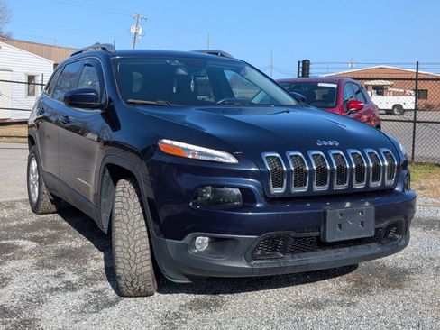 Used 2016 Jeep Cherokee Latitude w/ Cold Weather Group AWD/4WD image 3