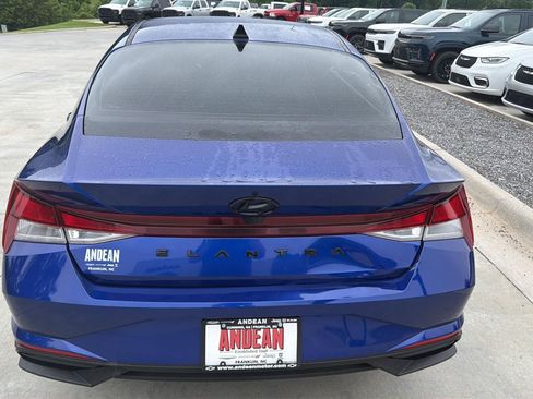 Used 2022 Hyundai Elantra SEL w/ Cargo Package FWD image 4