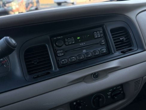 Used 2004 Ford Crown Victoria Police Interceptor image 29