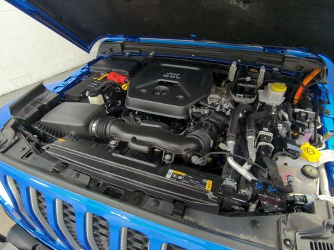 Used 2023 Jeep Wrangler Sahara w/ Cold Weather Group image 23