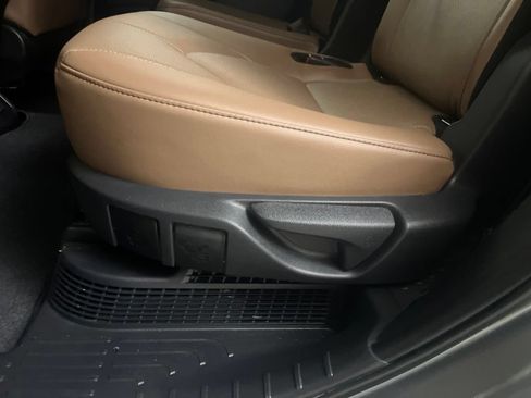 Used 2025 Toyota Highlander Limited AWD/4WD image 55