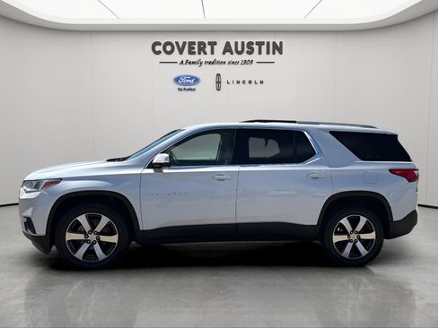 Used 2018 Chevrolet Traverse LT w/ LPO, Cargo Package FWD image 2