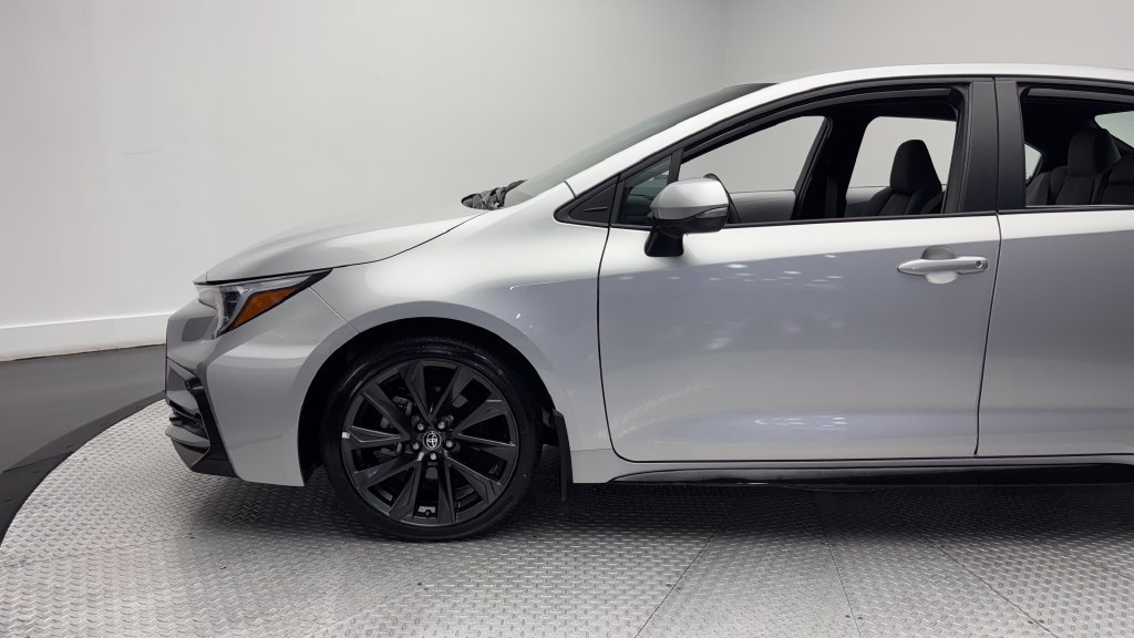Certified 2025 Toyota Corolla SE FWD image 5