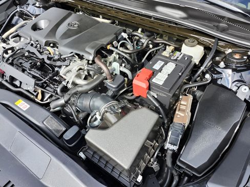 Used 2020 Toyota Camry LE image 29