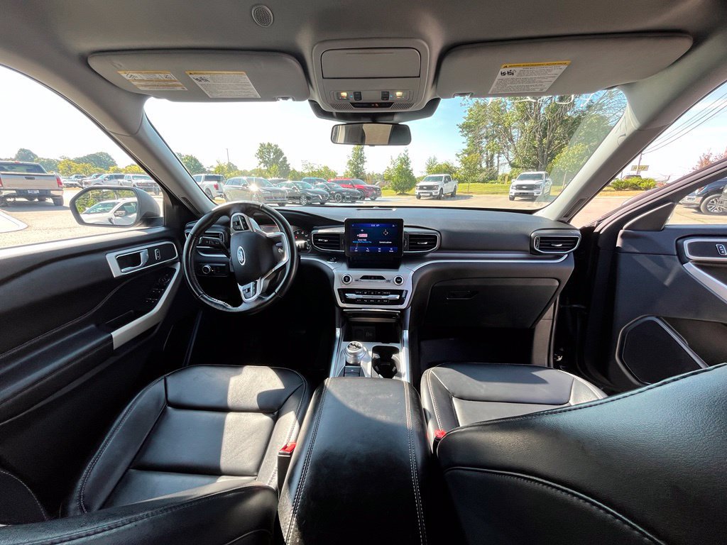 Used 2021 Ford Explorer XLT w/ Equipment Group 202A AWD/4WD image 13
