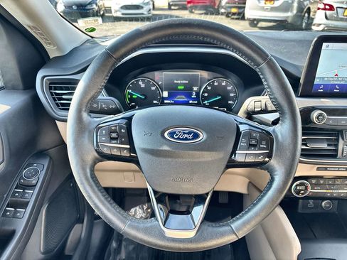 Used 2021 Ford Escape SEL image 11