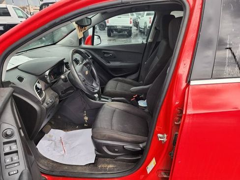 Used 2018 Chevrolet Trax LT AWD/4WD image 3