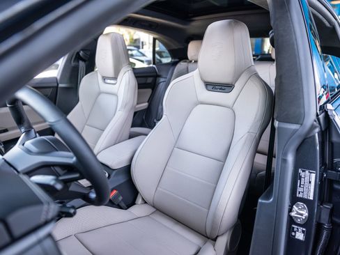 New 2026 Porsche Macan Turbo Electric AWD/4WD image 5