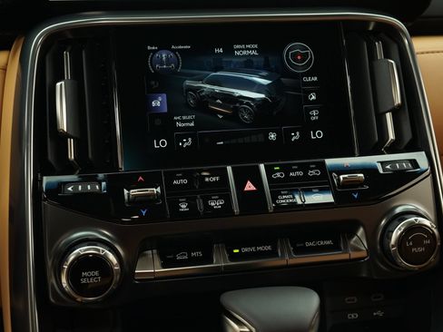 Used 2026 Lexus LX 600 4WD w/ Luxury Package image 18