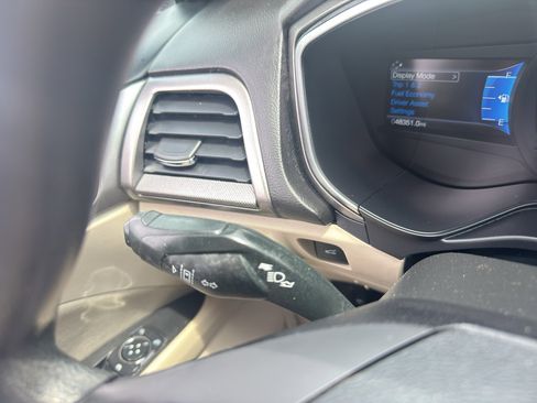 Used 2019 Ford Fusion SE FWD image 29