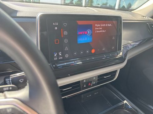 Used 2024 Volkswagen Atlas Peak Edition SEL AWD/4WD image 9