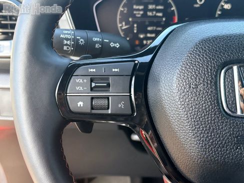 Used 2025 Honda Pilot TrailSport image 19