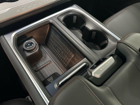 Certified 2025 Ford Expedition Active image 41