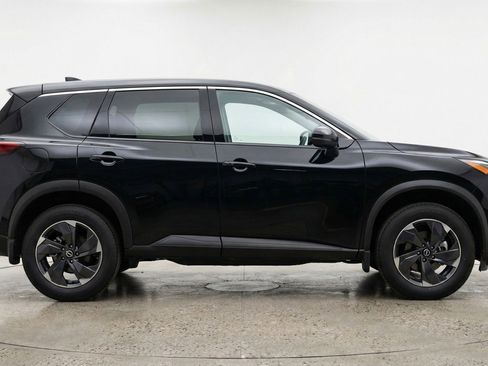 Used 2025 Nissan Rogue SV image 11