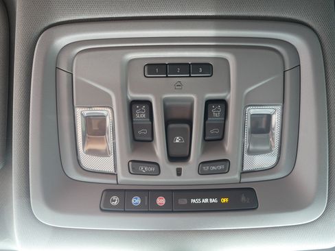Used 2021 Chevrolet Silverado 1500 LTZ AWD/4WD image 33