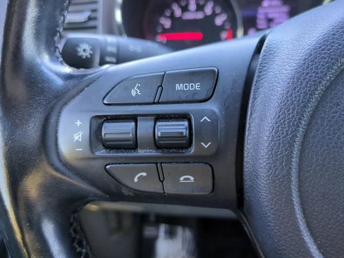 Used 2020 Kia Sedona EX image 23