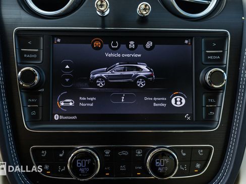 Used 2019 Bentley Bentayga AWD/4WD image 26