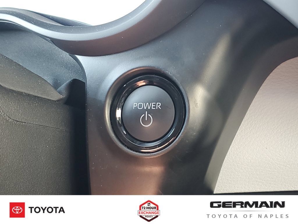 Certified 2025 Toyota Sienna XLE FWD image 34