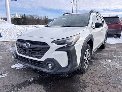 Used 2023 Subaru Outback Premium image 5