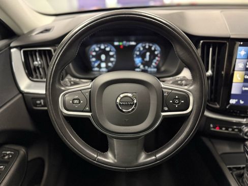 Used 2018 Volvo XC60 T5 Momentum w/ Convenience Package image 17