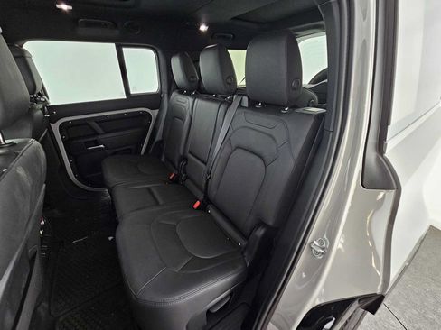 Used 2026 Land Rover Defender 130 X-Dynamic SE AWD/4WD image 19