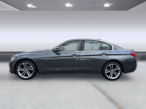 Used 2018 BMW 330i xDrive Sedan w/ Convenience Package AWD/4WD image 2