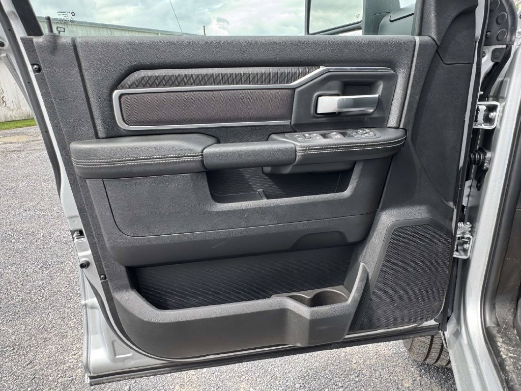 New 2026 RAM 3500 Big Horn AWD/4WD image 26