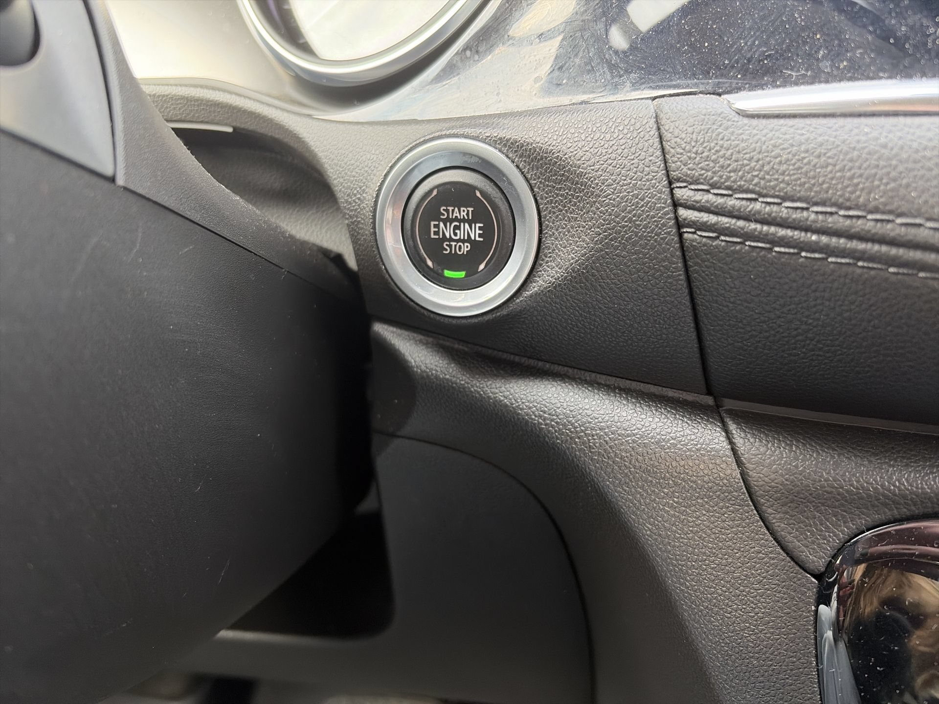 Used 2020 Buick Encore GX Essence w/ Advanced Technology Package AWD/4WD image 18