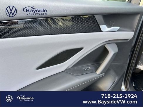 New 2026 Volkswagen Tiguan SE R-Line image 10