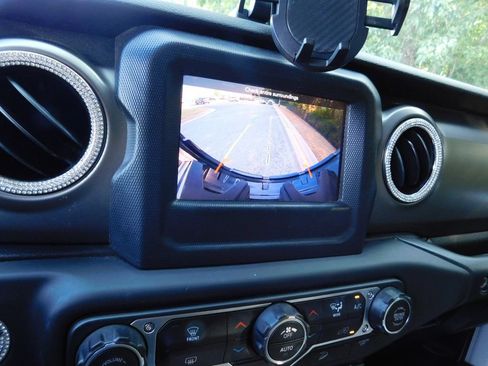 Used 2018 Jeep Wrangler Unlimited Sport S AWD/4WD image 10
